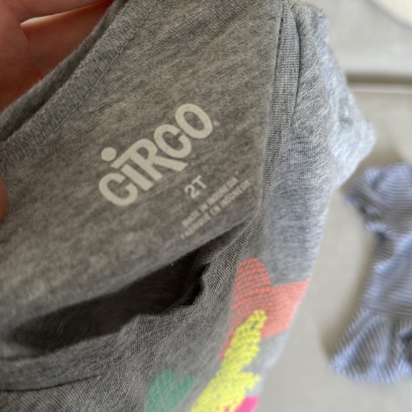 2T shirts - Picture 5 of 7